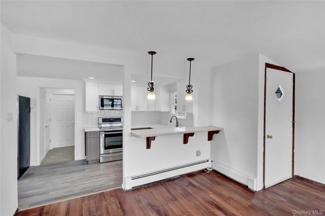 31 Bluespruce Road, Levittown, NY 11756