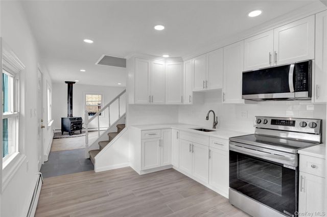 31 Bluespruce Road, Levittown, NY 11756