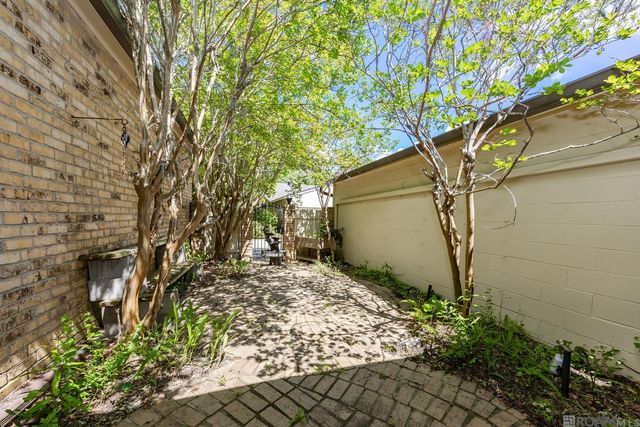 2033 W Magna Carta Pl, Baton Rouge, LA 70815