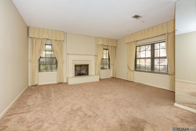 2033 W Magna Carta Pl, Baton Rouge, LA 70815