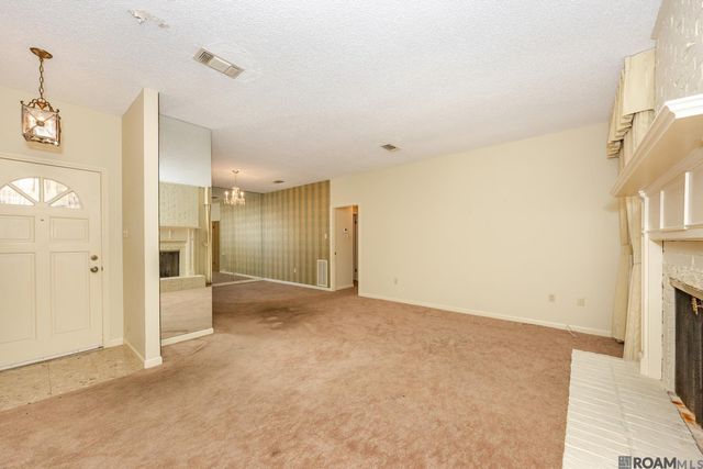 2033 W Magna Carta Pl, Baton Rouge, LA 70815