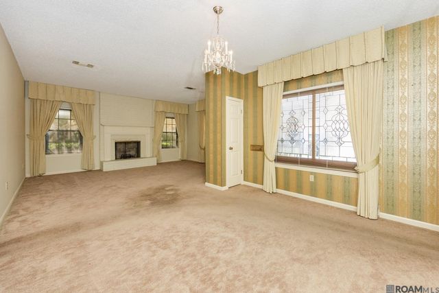 2033 W Magna Carta Pl, Baton Rouge, LA 70815