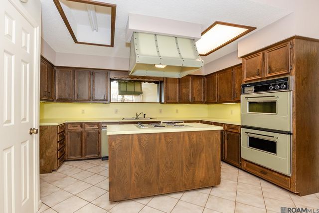 2033 W Magna Carta Pl, Baton Rouge, LA 70815