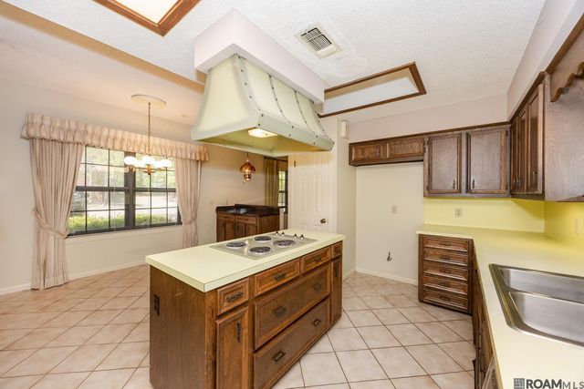 2033 W Magna Carta Pl, Baton Rouge, LA 70815