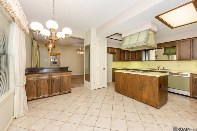 2033 W Magna Carta Pl, Baton Rouge, LA 70815