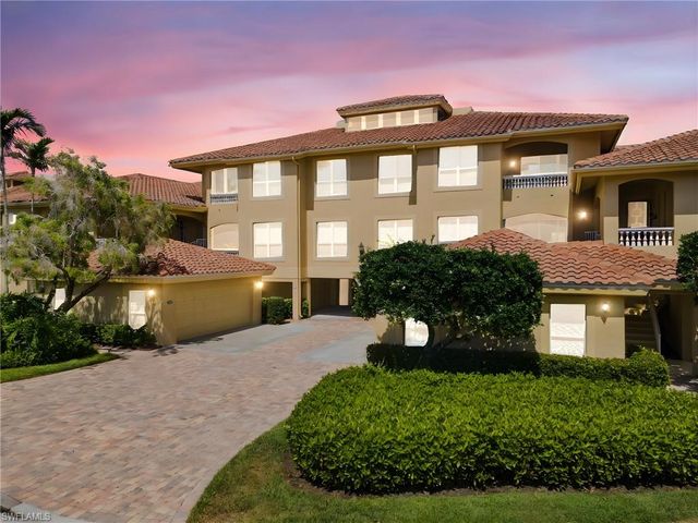 1875 Les Chateaux BLVD # 302, Naples, FL 34109