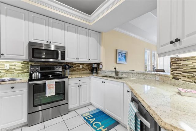 1875 Les Chateaux BLVD # 302, Naples, FL 34109