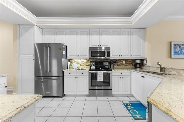 1875 Les Chateaux BLVD # 302, Naples, FL 34109