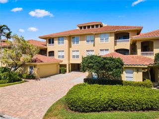 1875 Les Chateaux BLVD # 302, Naples, FL 34109