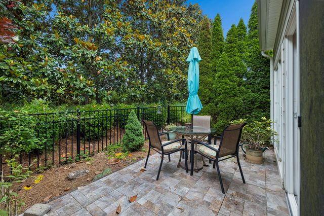 240 Old Towne Dr, Mount Juliet, TN 37122