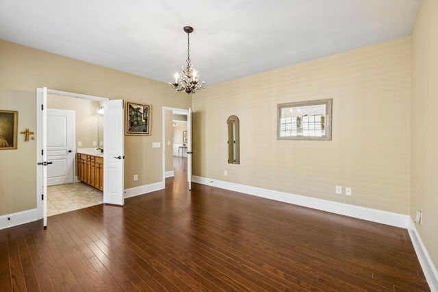 240 Old Towne Dr, Mount Juliet, TN 37122
