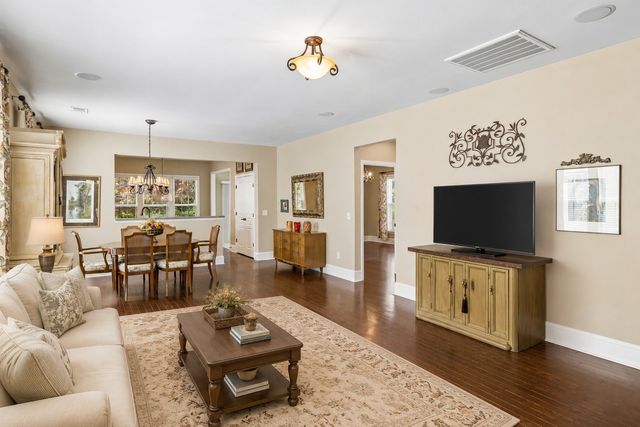 240 Old Towne Dr, Mount Juliet, TN 37122