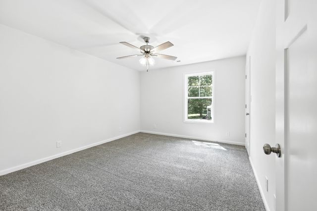 1227 Greenfield Dr, Clarksville, TN 37040