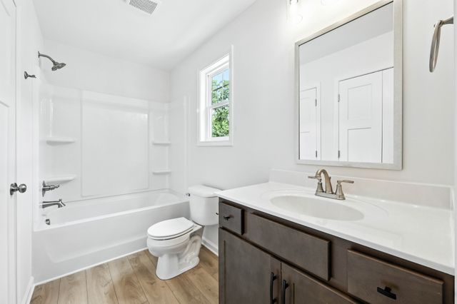 1227 Greenfield Dr, Clarksville, TN 37040