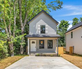 1227 Greenfield Dr, Clarksville, TN 37040