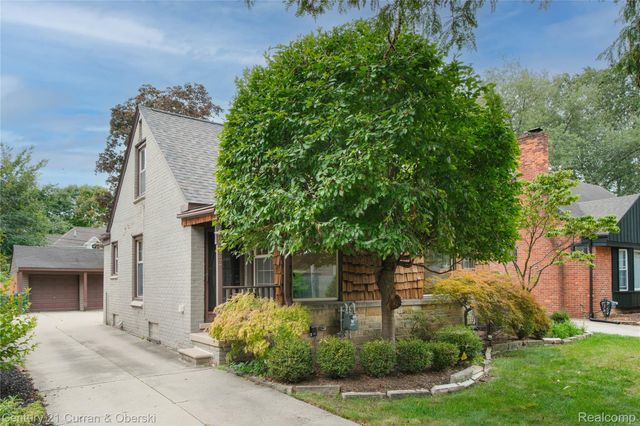 12733 Kingston Avenue, Huntington Woods, MI 48070