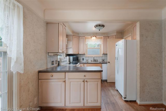12733 Kingston Avenue, Huntington Woods, MI 48070