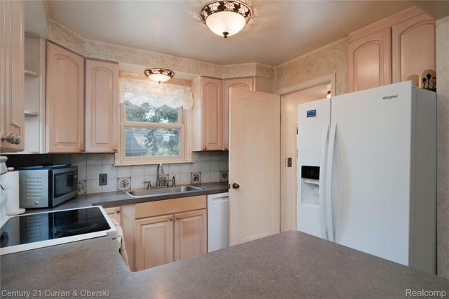 12733 Kingston Avenue, Huntington Woods, MI 48070
