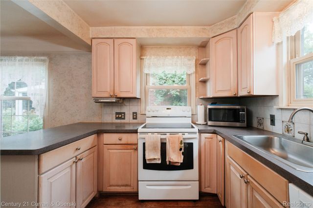 12733 Kingston Avenue, Huntington Woods, MI 48070