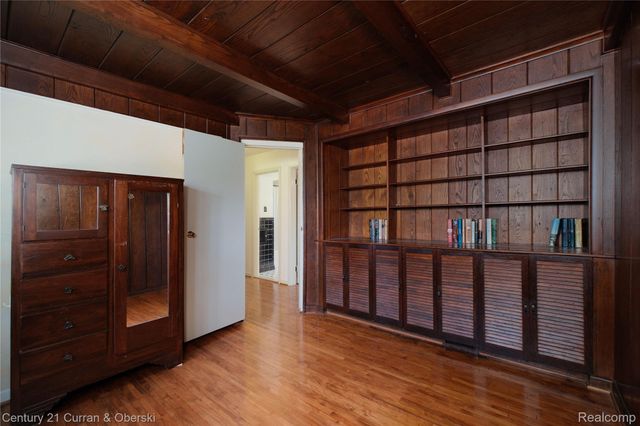 12733 Kingston Avenue, Huntington Woods, MI 48070