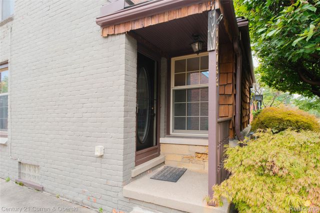 12733 Kingston Avenue, Huntington Woods, MI 48070