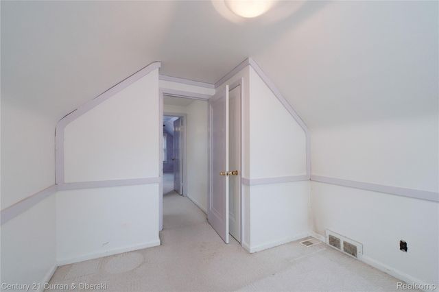 12733 Kingston Avenue, Huntington Woods, MI 48070