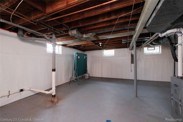 12733 Kingston Avenue, Huntington Woods, MI 48070