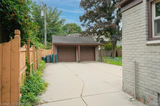 12733 Kingston Avenue, Huntington Woods, MI 48070