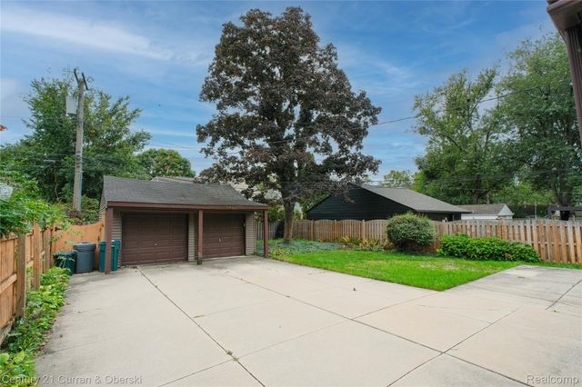 12733 Kingston Avenue, Huntington Woods, MI 48070