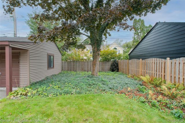 12733 Kingston Avenue, Huntington Woods, MI 48070