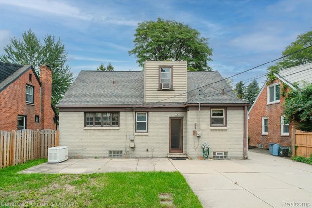 12733 Kingston Avenue, Huntington Woods, MI 48070