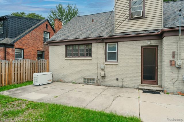 12733 Kingston Avenue, Huntington Woods, MI 48070