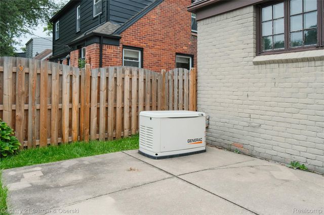 12733 Kingston Avenue, Huntington Woods, MI 48070