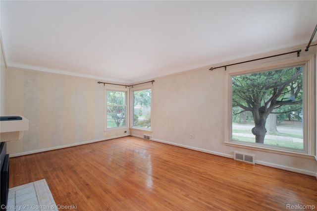 12733 Kingston Avenue, Huntington Woods, MI 48070