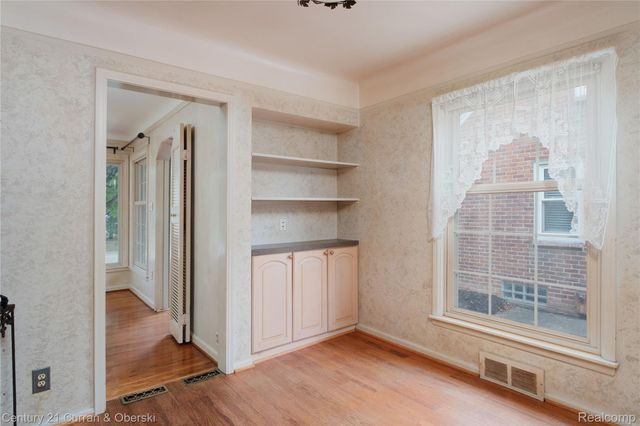 12733 Kingston Avenue, Huntington Woods, MI 48070