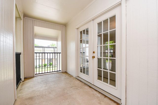 12633 Memorial Drive 114, Houston, TX 77024