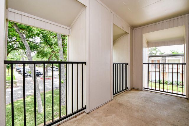 12633 Memorial Drive 114, Houston, TX 77024