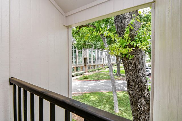 12633 Memorial Drive 114, Houston, TX 77024