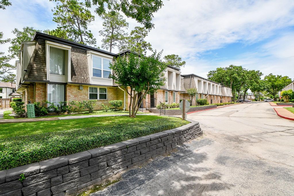 12633 Memorial Drive 114, Houston, TX 77024