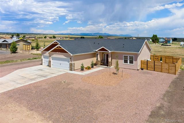 981 E Blackstone Drive, Pueblo, CO 81007