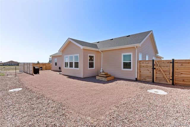 981 E Blackstone Drive, Pueblo, CO 81007