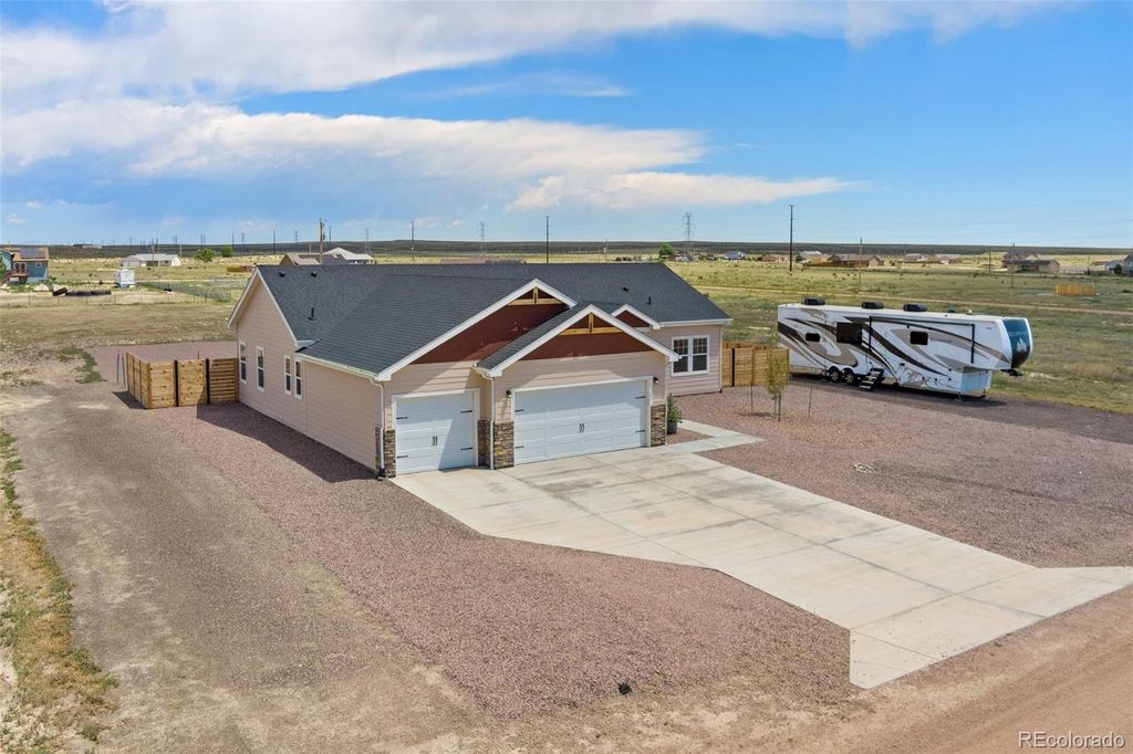 981 E Blackstone Drive, Pueblo, CO 81007