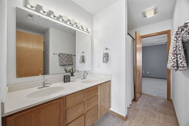 565 Bent Creek Drive, Marion, IA 52302