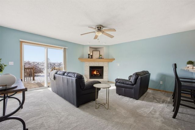 565 Bent Creek Drive, Marion, IA 52302