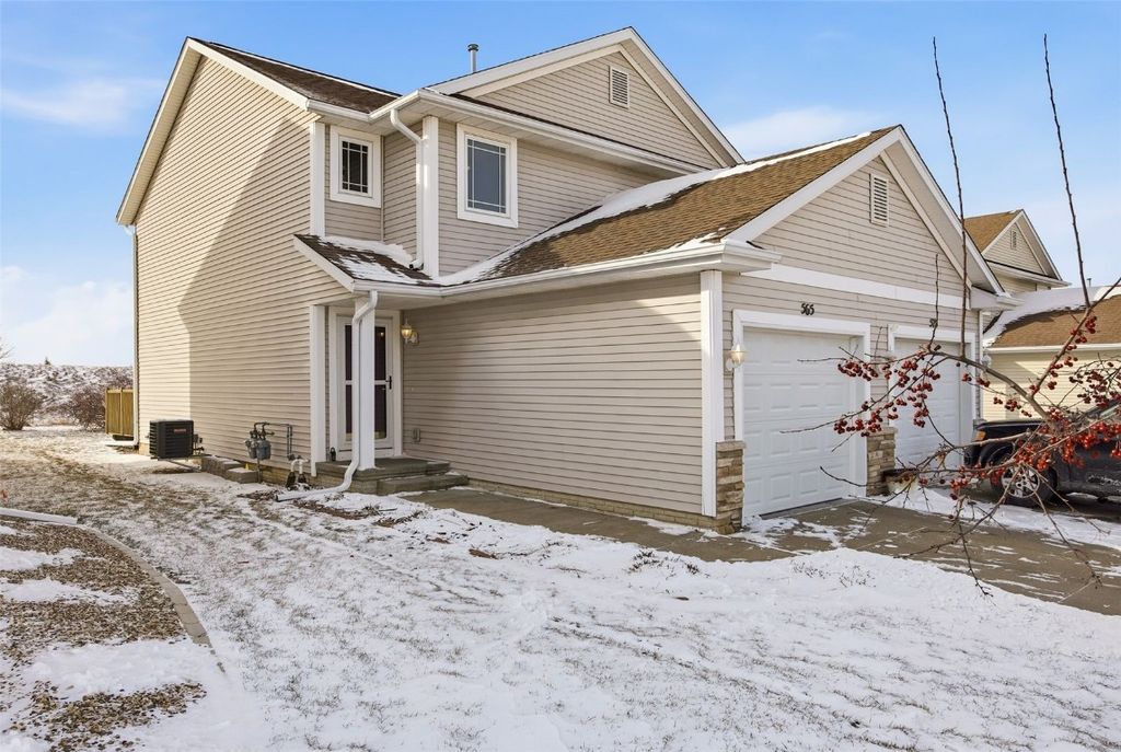 565 Bent Creek Drive, Marion, IA 52302