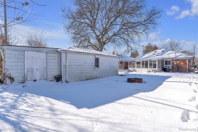 7302 Nightingale Street, Dearborn Heights, MI 48127