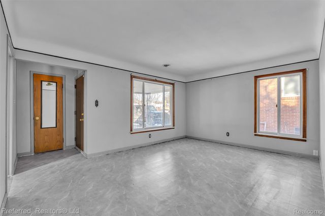 7302 Nightingale Street, Dearborn Heights, MI 48127