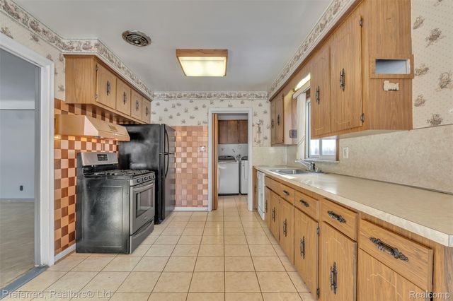 7302 Nightingale Street, Dearborn Heights, MI 48127