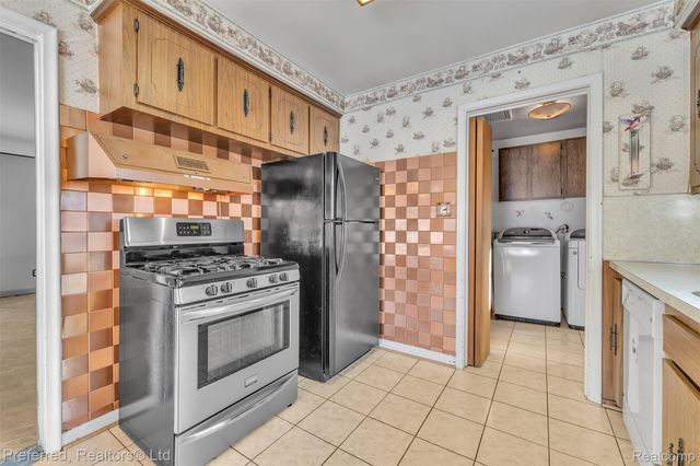 7302 Nightingale Street, Dearborn Heights, MI 48127