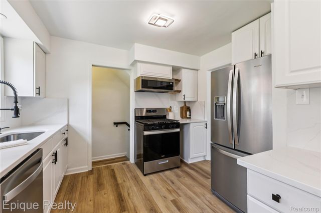 1808 W 12 Mile Road, Royal Oak, MI 48073